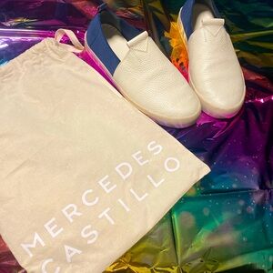 Mercedes Castillo ivory and navy blue casual sneaker women’s size 10